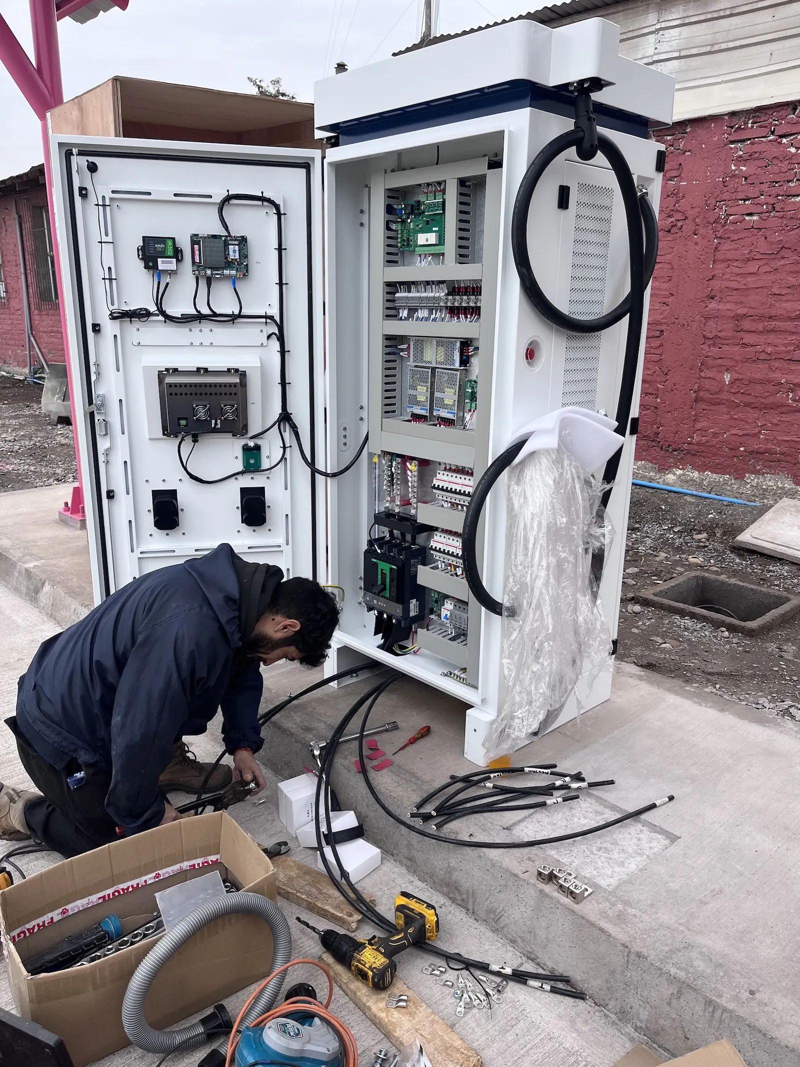 Sistema de carga para electromovilidad — proyecto Municipalidad de Paine ejecutado por Screwair