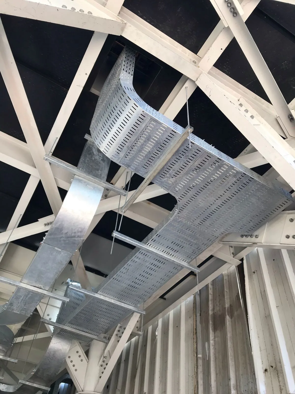 Sala eléctrica elevada Sufle en planta ICB instalada por Screwair
