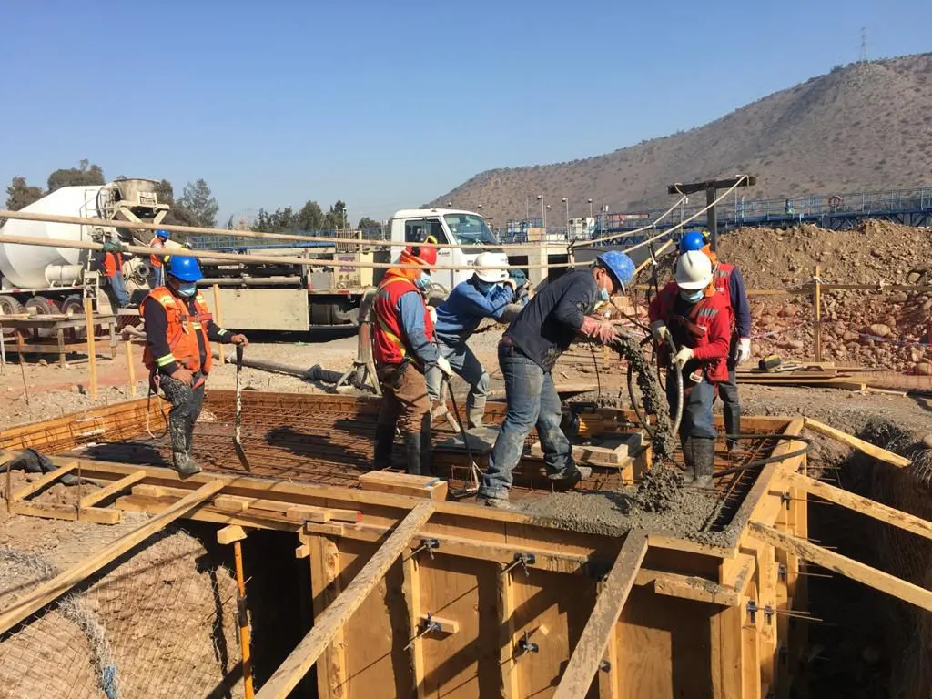 Cámara de generación Aguas Andinas — proyecto de obras civiles industriales Screwair