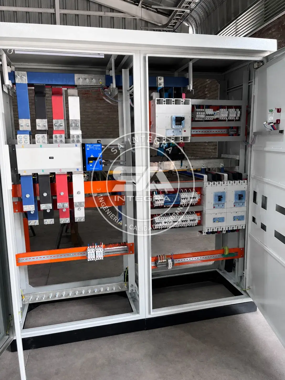 Fabricación de tableros eléctricos industriales de control y fuerza en planta Screwair, Santiago